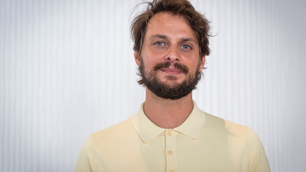 Nico Racicot change complètement de look pour un nouveau rôle | 7 Jours