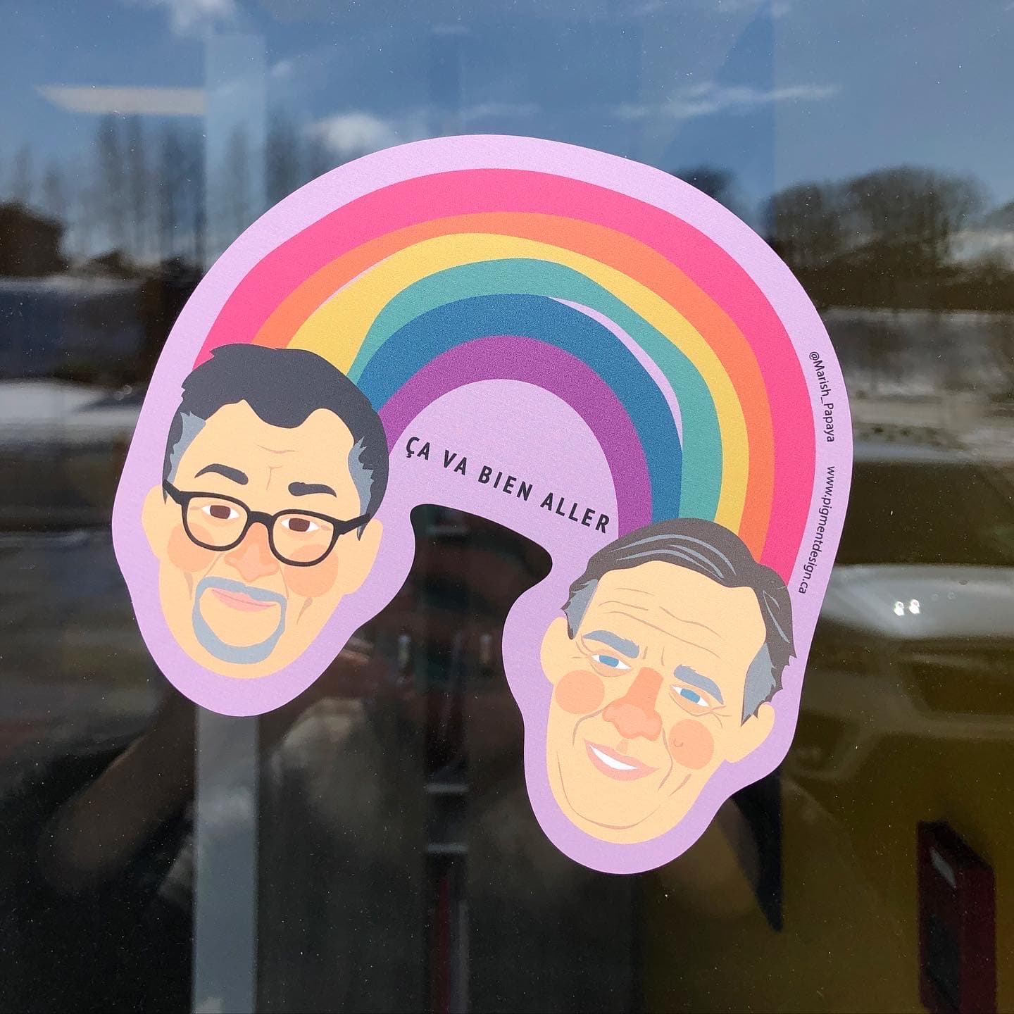 Engouement pour des autocollants en arc-en-ciel de Legault et Arruda | TVA Nouvelles