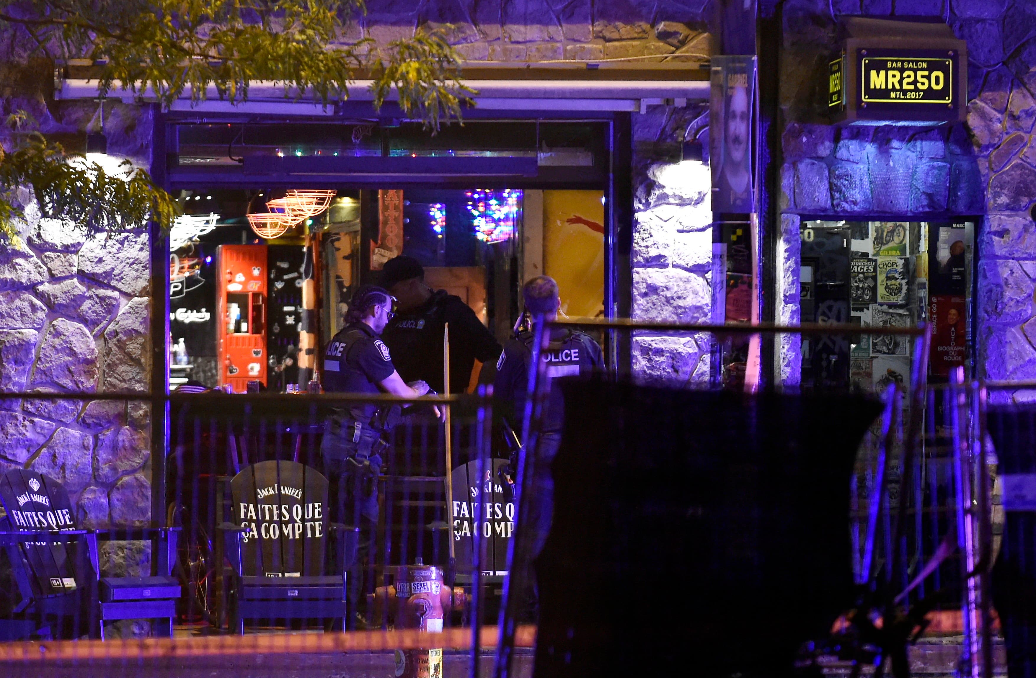 Dos hombres fueron asesinados por balas durante un doble asesinato dentro de la barra de salón MR250, ubicada en la avenida du Mont-Royal EST, en la meseta-Mont-Royal en Montreal, poco después de las 11 p.m., el viernes 3 de octubre de 2025. Foto Pascal Girard / Agencia QMI