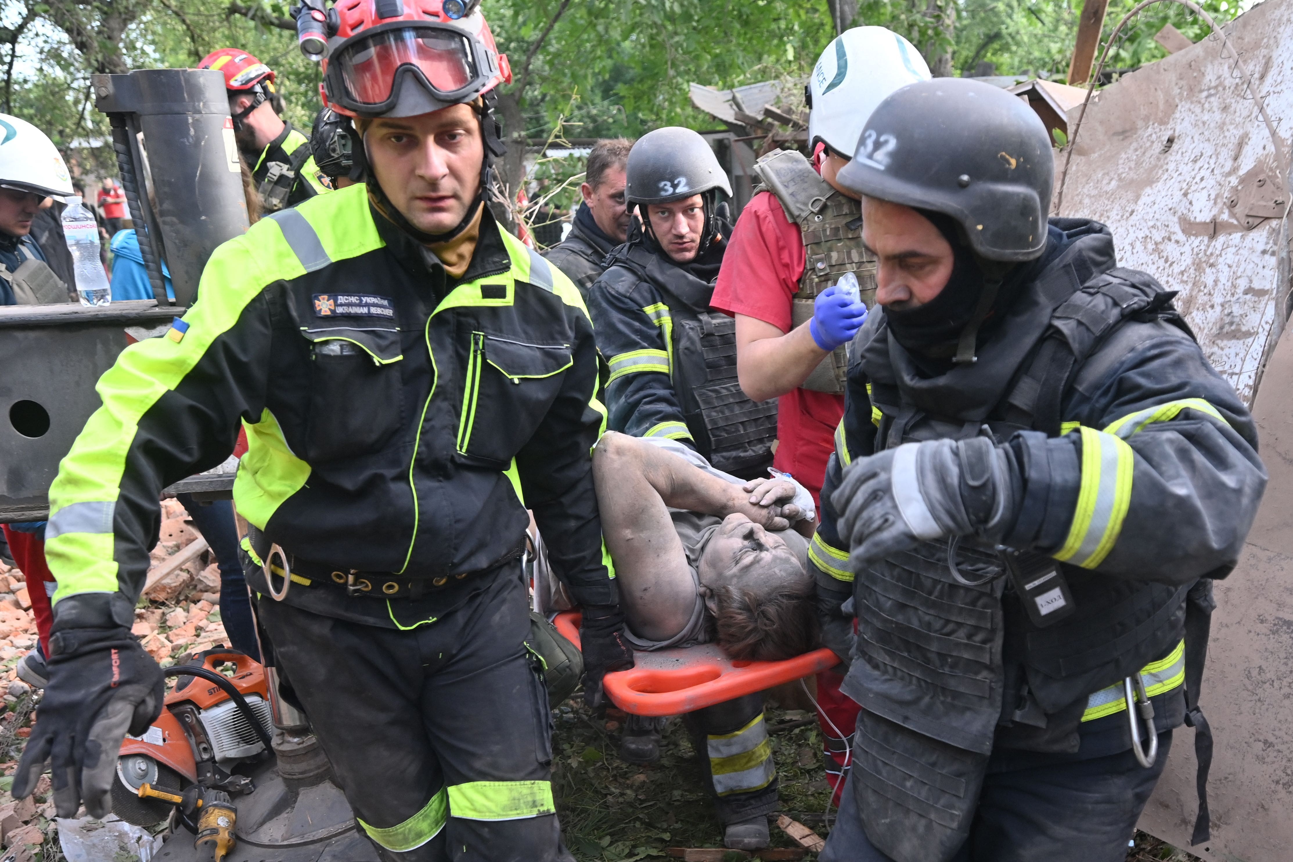 Ukraine: at least six dead in Russian strikes, one family decimated