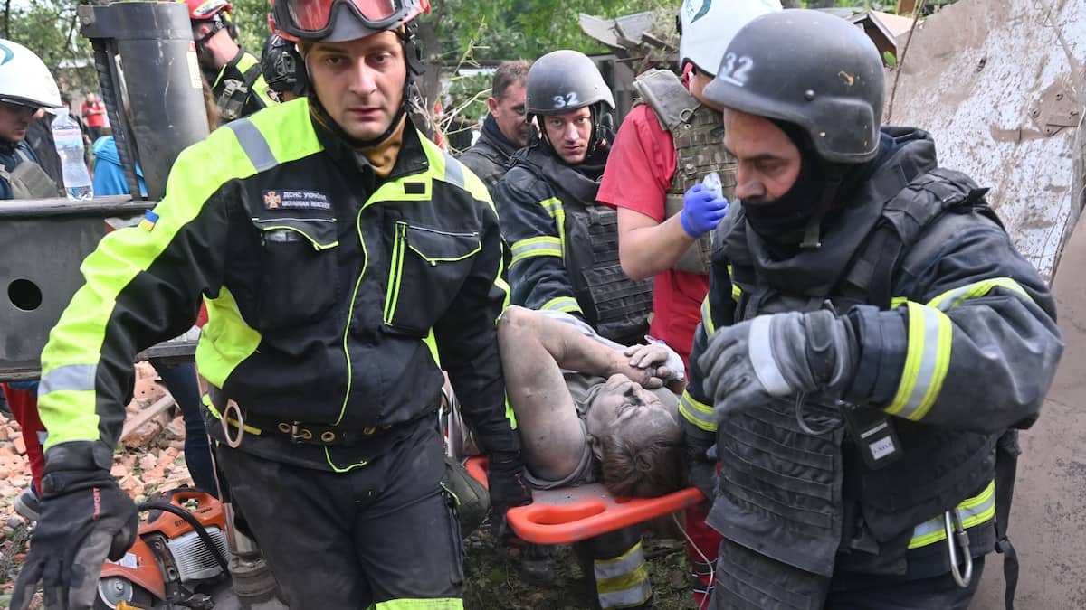 Ukraine: at least six dead in Russian strikes, one family decimated Ukraine: at least six dead in Russian strikes, one family decimated