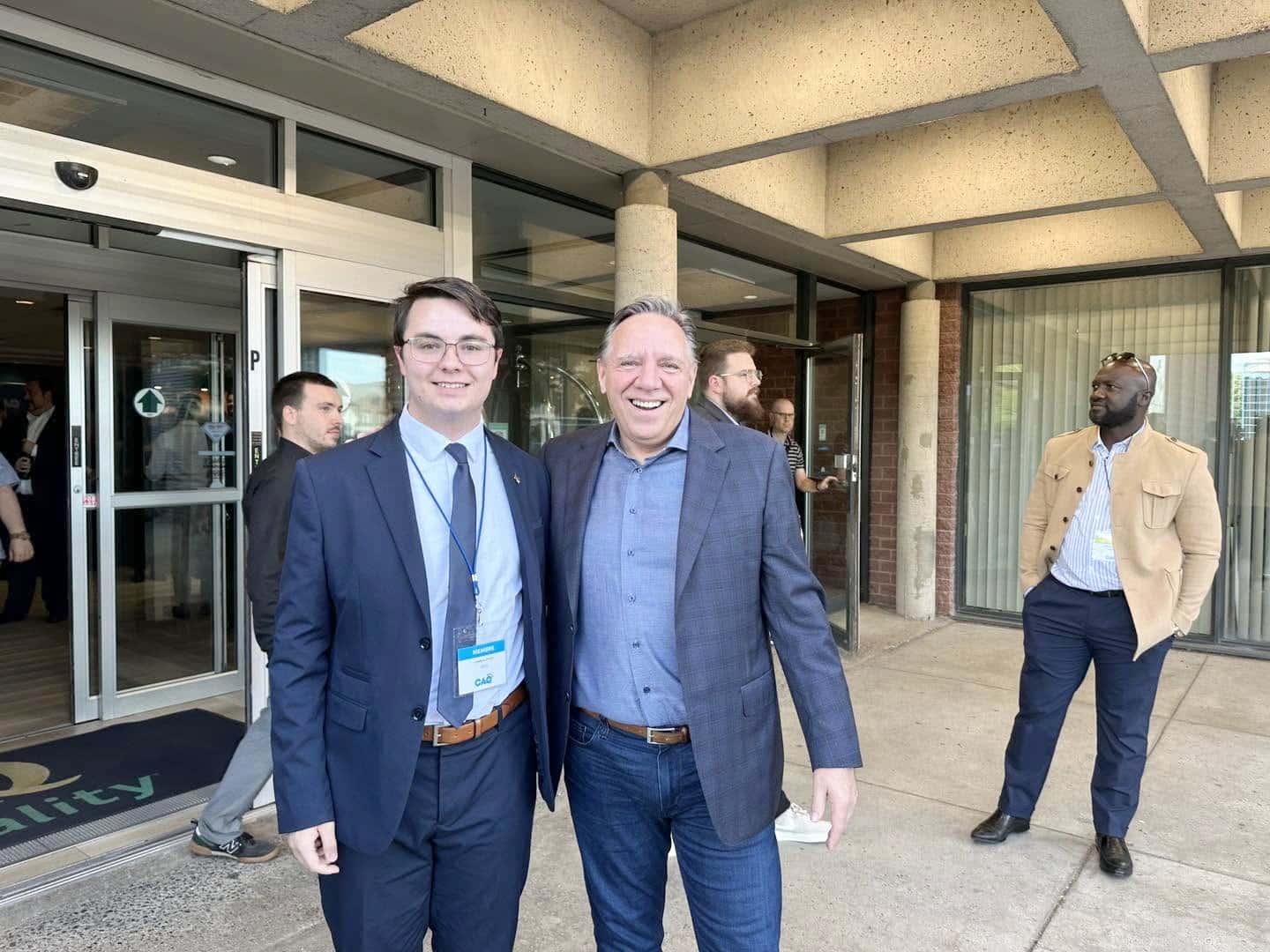 «Retiré de la liste»: un candidat libéral encore membre d’un parti rival jusqu’en... 2029