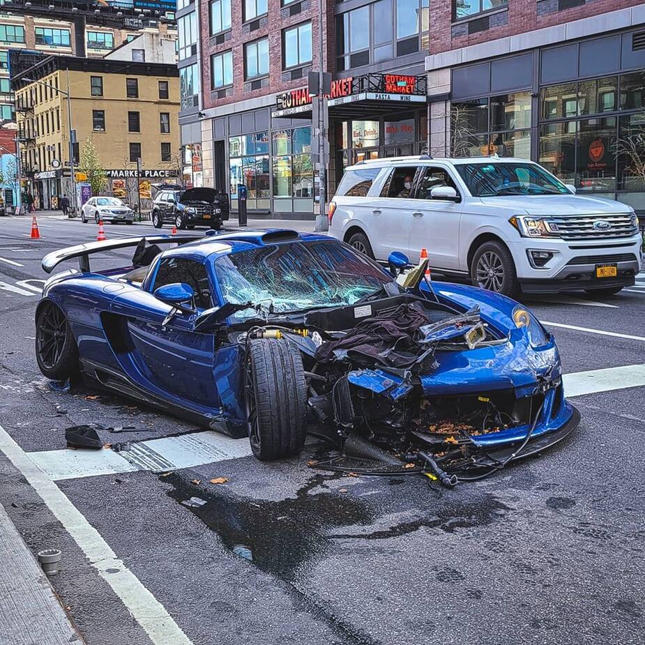 Image principale de l'article Un idiot intoxiqué scrape son auto de 1 000 000$