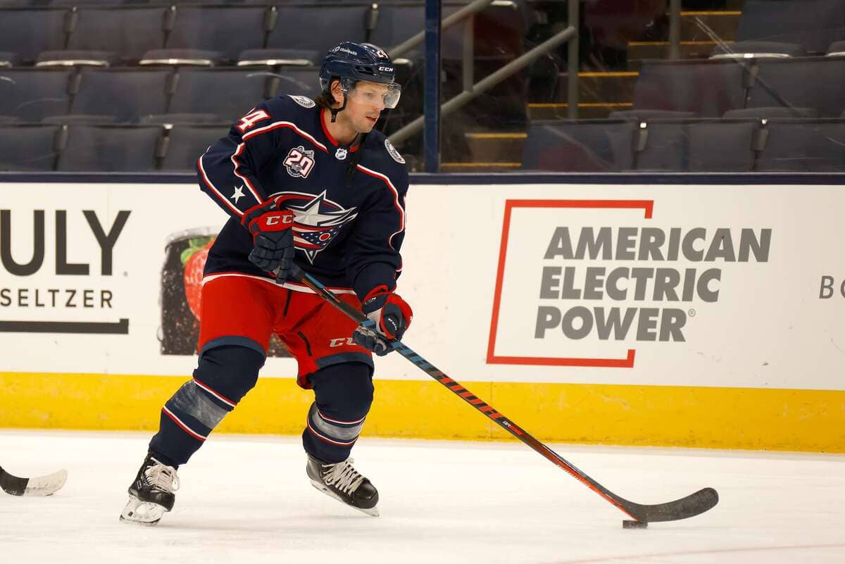 The shortest player in the NHL hangs up his skates GiftIntime.ca