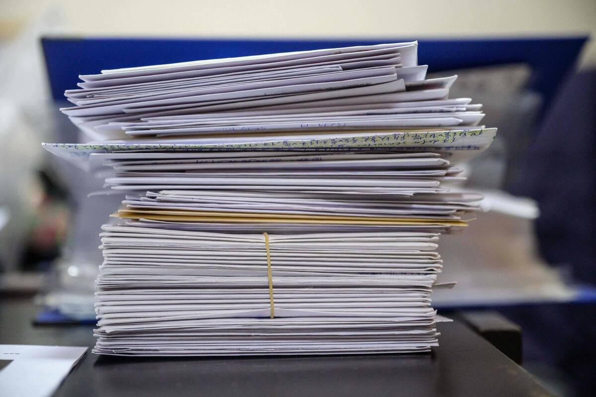 20 000 lettres non livr&eacute;es retrouv&eacute;es chez un ancien facteur