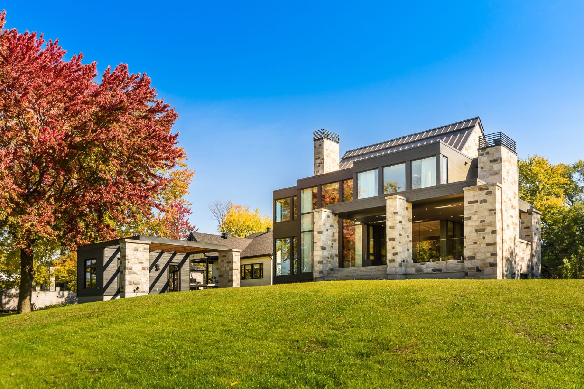 Une maison architecturale à vendre pour 3 398 000$