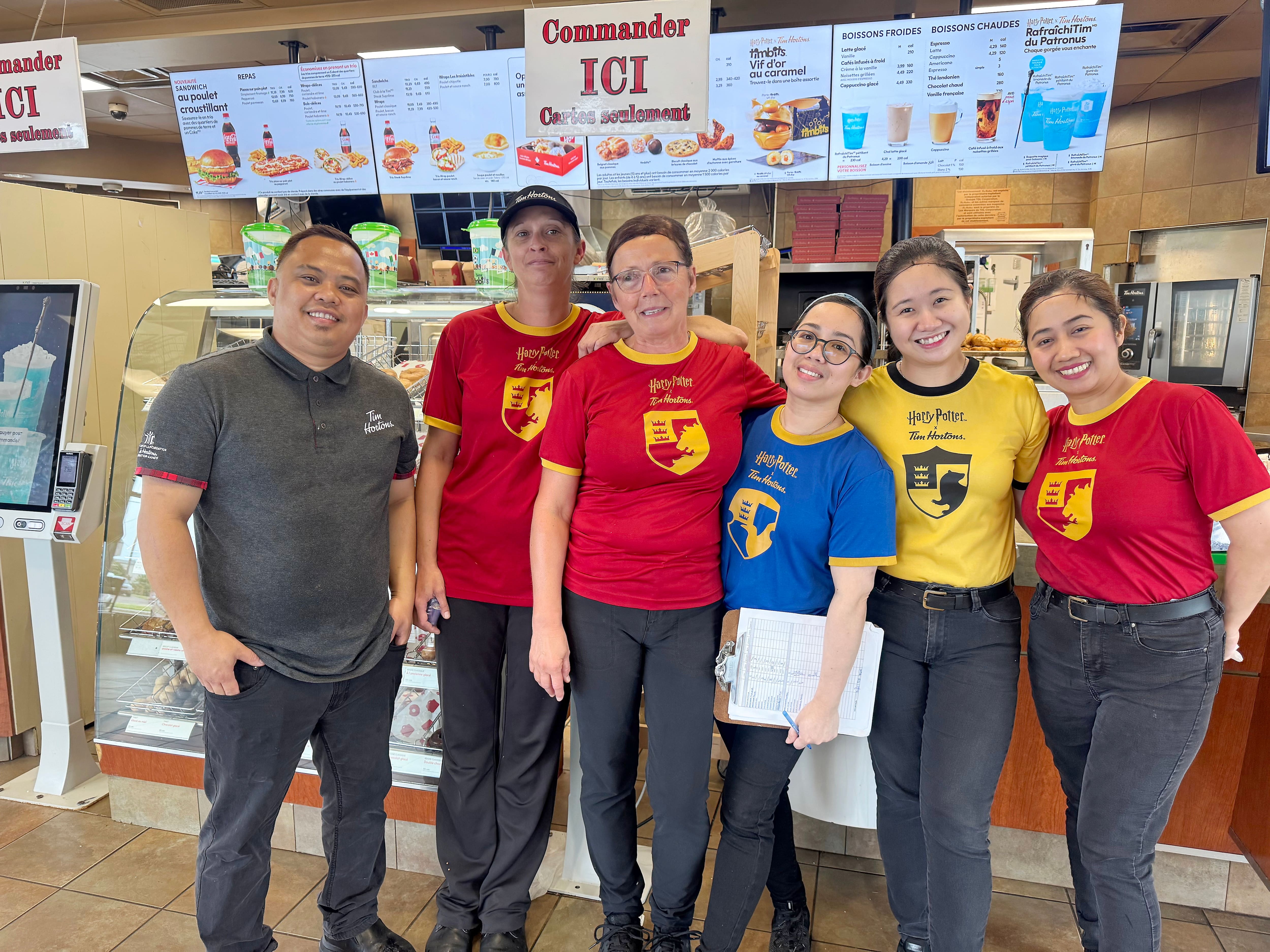 «Ça va faire un gros trou»: le Tim Hortons des Îles sert son dernier beigne samedi