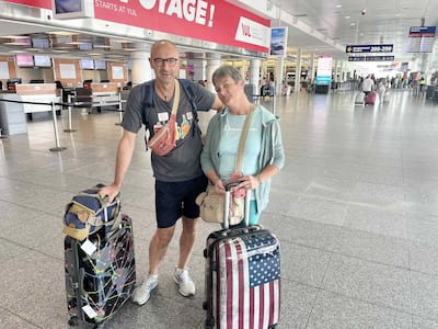 Andrea Marchaasini y Daniela Marchisini lograron reservar dos boletos para regresar a Italia hoy, a pesar del bloqueo en Air Canada (16 de agosto de 2025) Foto Marianne Langlois