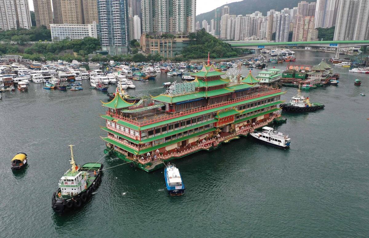 Hong Kong’s famous floating restaurant sinks in the sea
