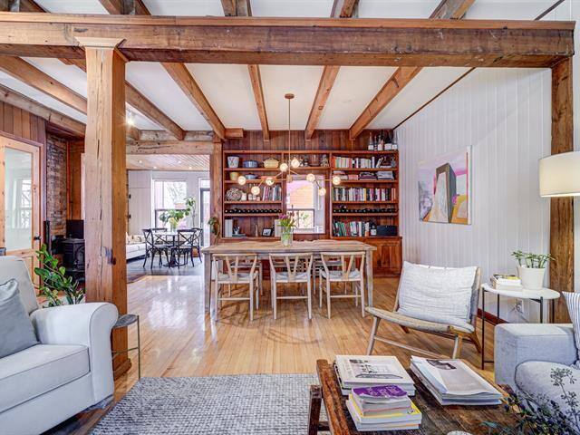 Une maison unifamiliale de 1900 à vendre pour 1.4M