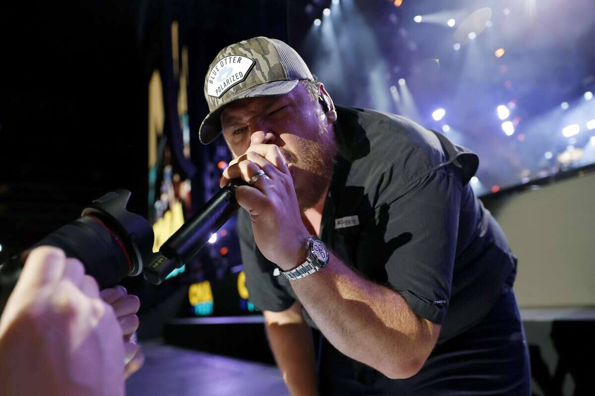 FEQ: Le ph&eacute;nom&egrave;ne Luke Combs