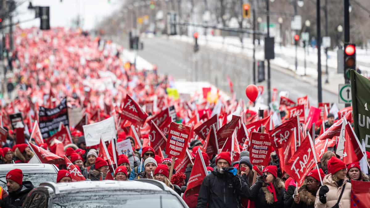 À bout, des enseignants en grève depuis 4 semaines se confient | TVA ...