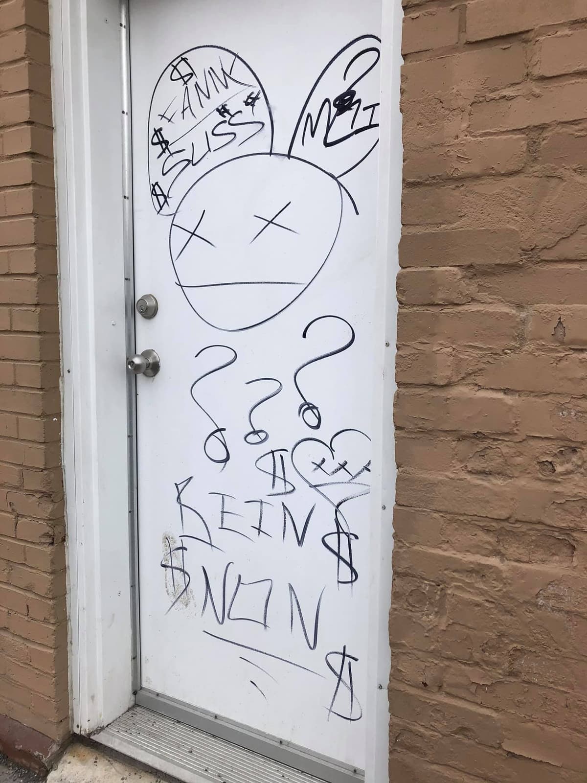 Hochelaga Maisonneuve Un Duplex Deux Fois Graffite Dans La Meme Semaine 24 Heures Mtl