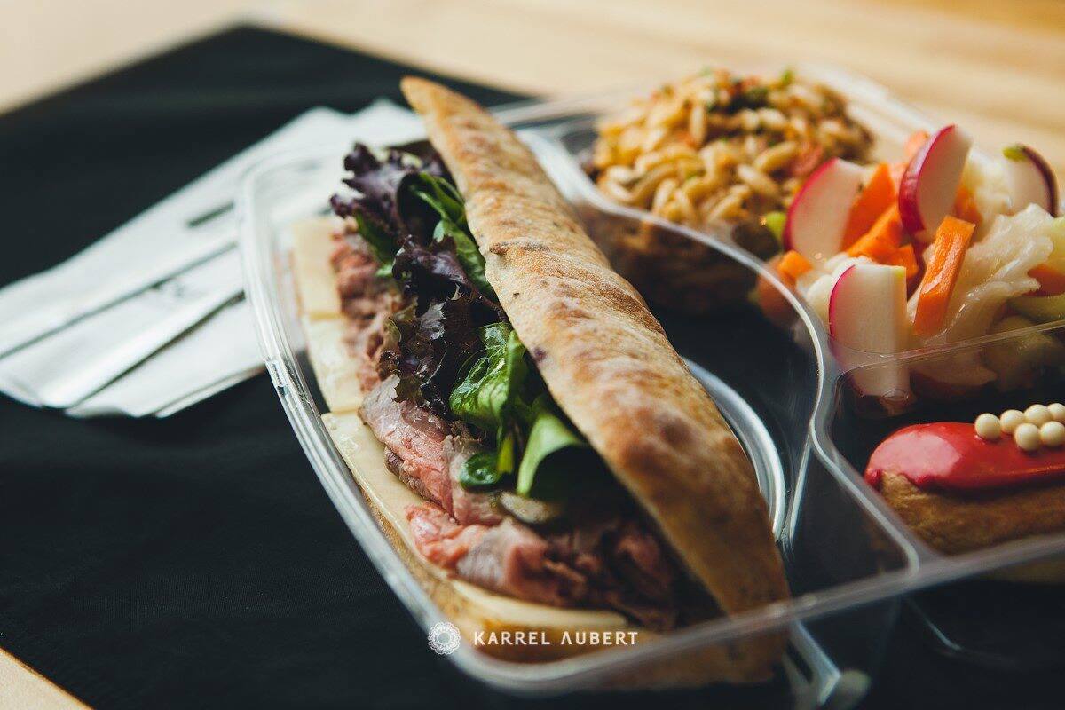 Les travailleurs &eacute;trangers &agrave; la rescousse des cha&icirc;nes de restauration rapide