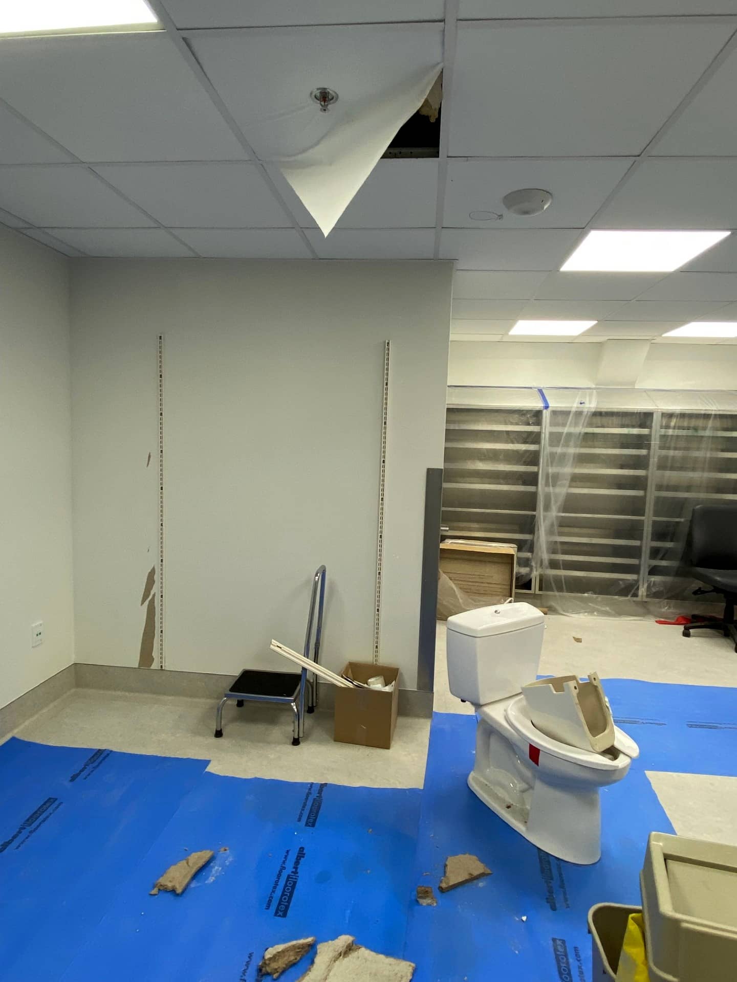 Y a-t-il quelqu’un qui est en contrôle?