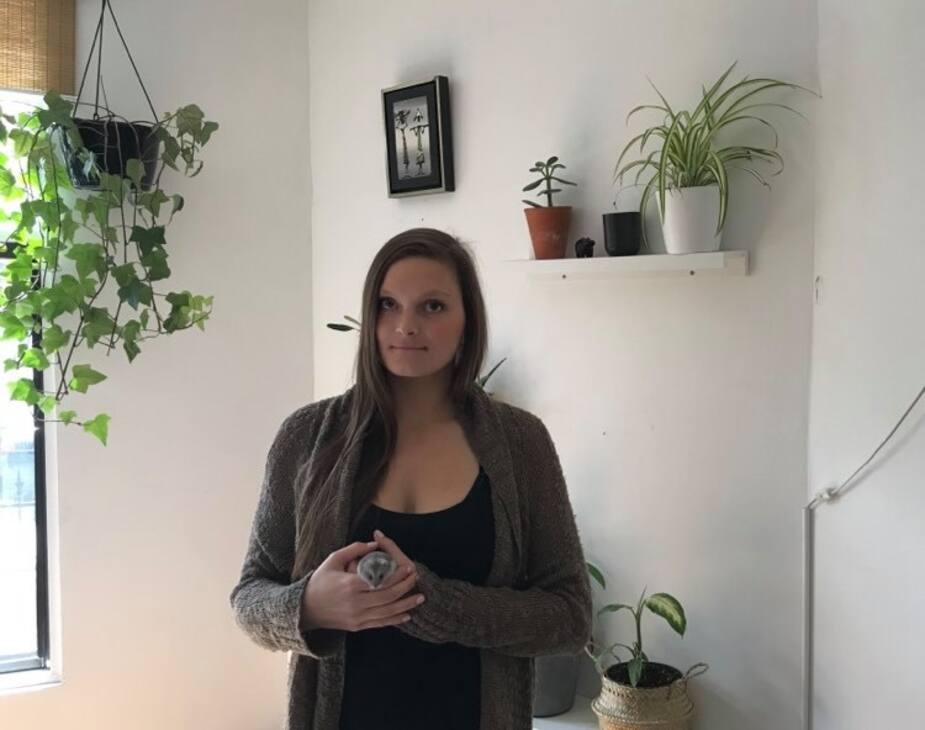 Léa Beauchamp-Yergeau dans son appartement
