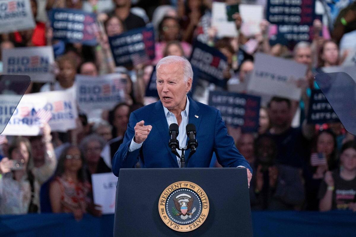 Face aux pressions croissantes, Biden r&eacute;siste, pour l'instant