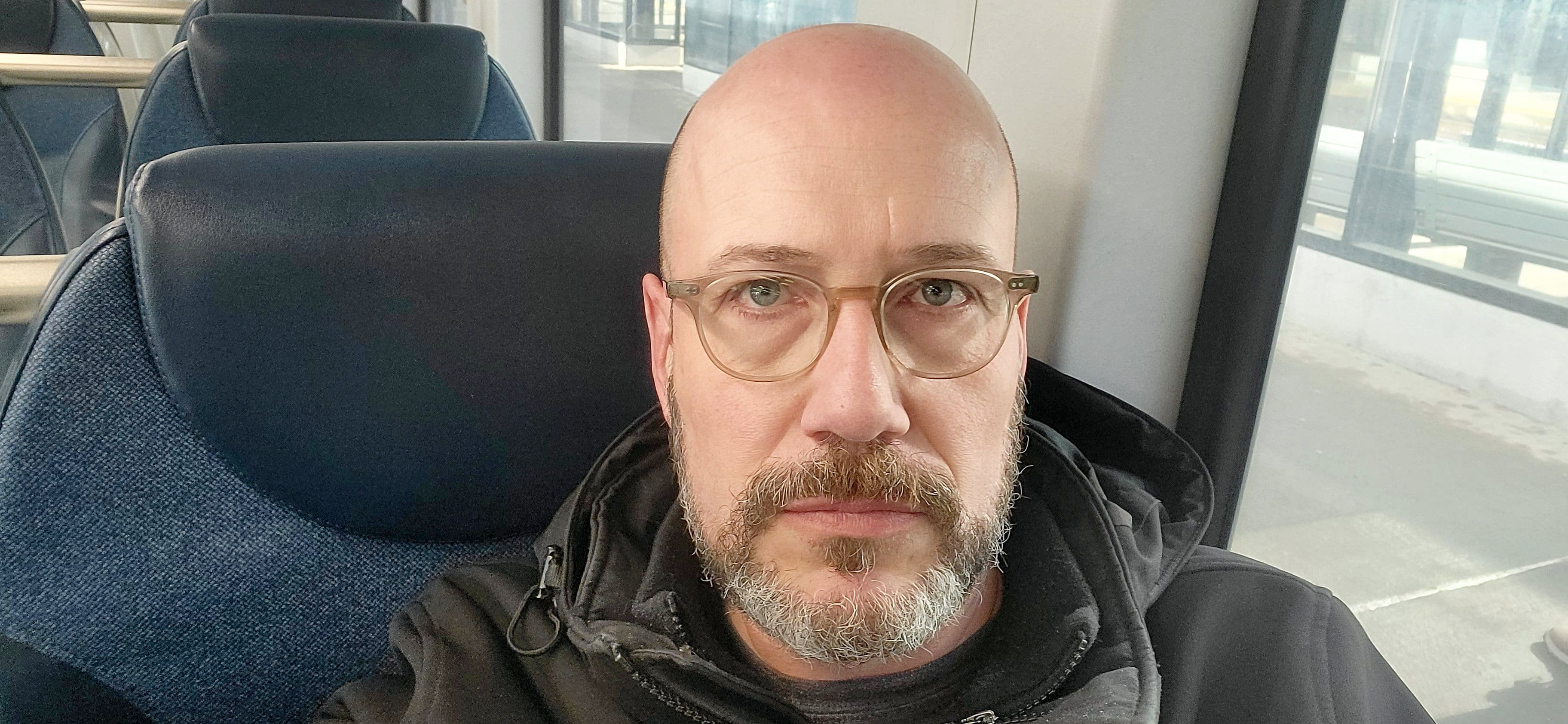 Yves Guimiot estuvo atrapado en un tren exo durante 2 horas y 45 minutos debido a los fuertes vientos que provocaron la caída de árboles sobre las vías. Foto proporcionada por Yves Guimiot el 17 de marzo de 2026.