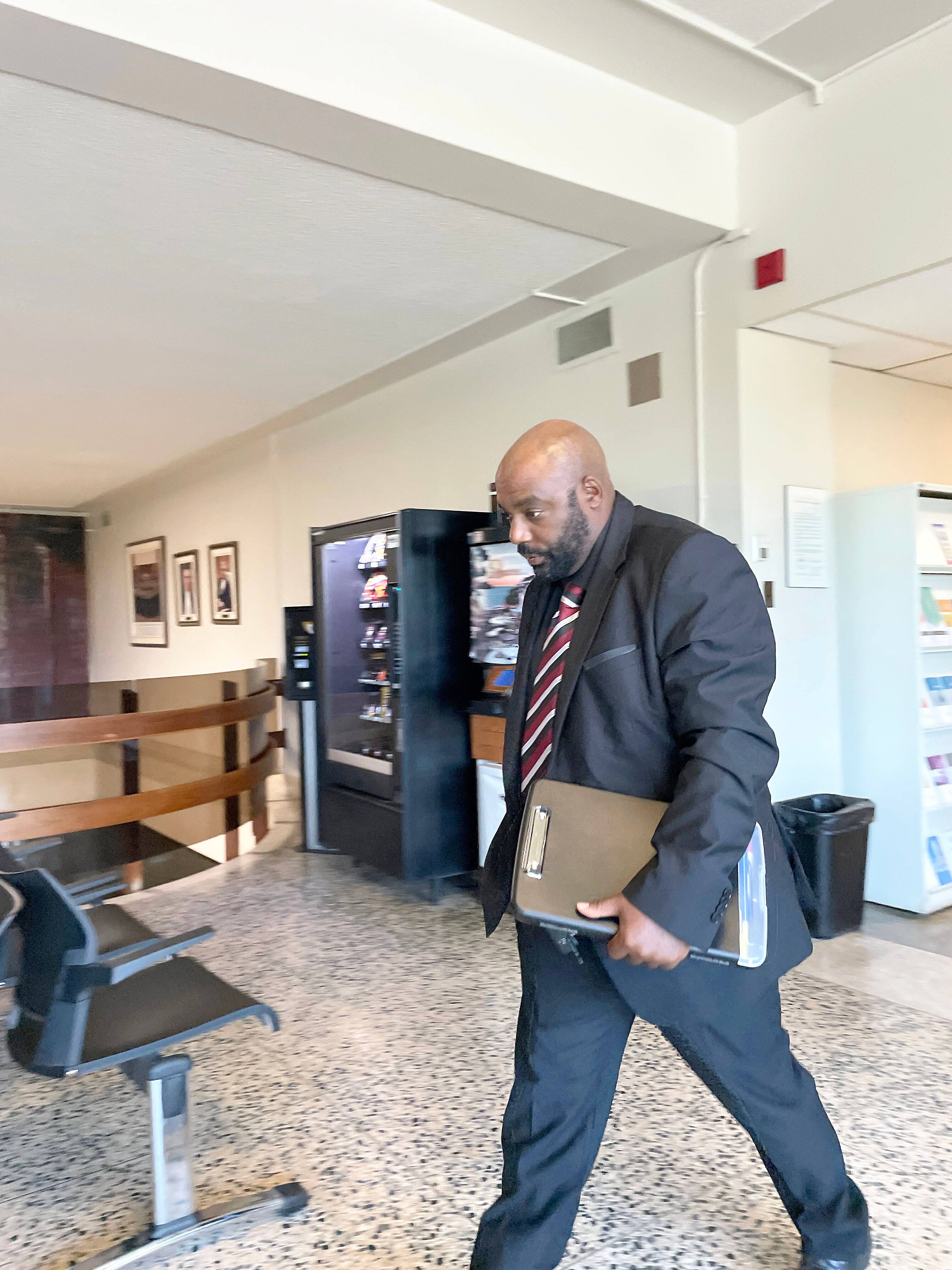 40 mois de pénitencier pour un agent de la DPJ qui a abusé d'une ado | JDM