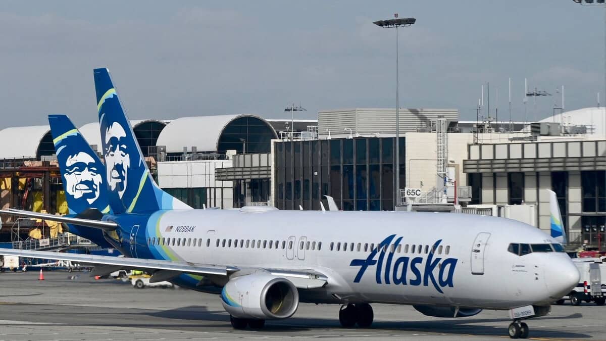 Alaska Airlines Boeing 737: Door found torn off mid-flight will help investigation Alaska Airlines Boeing 737: Door found torn off mid-flight will help investigation