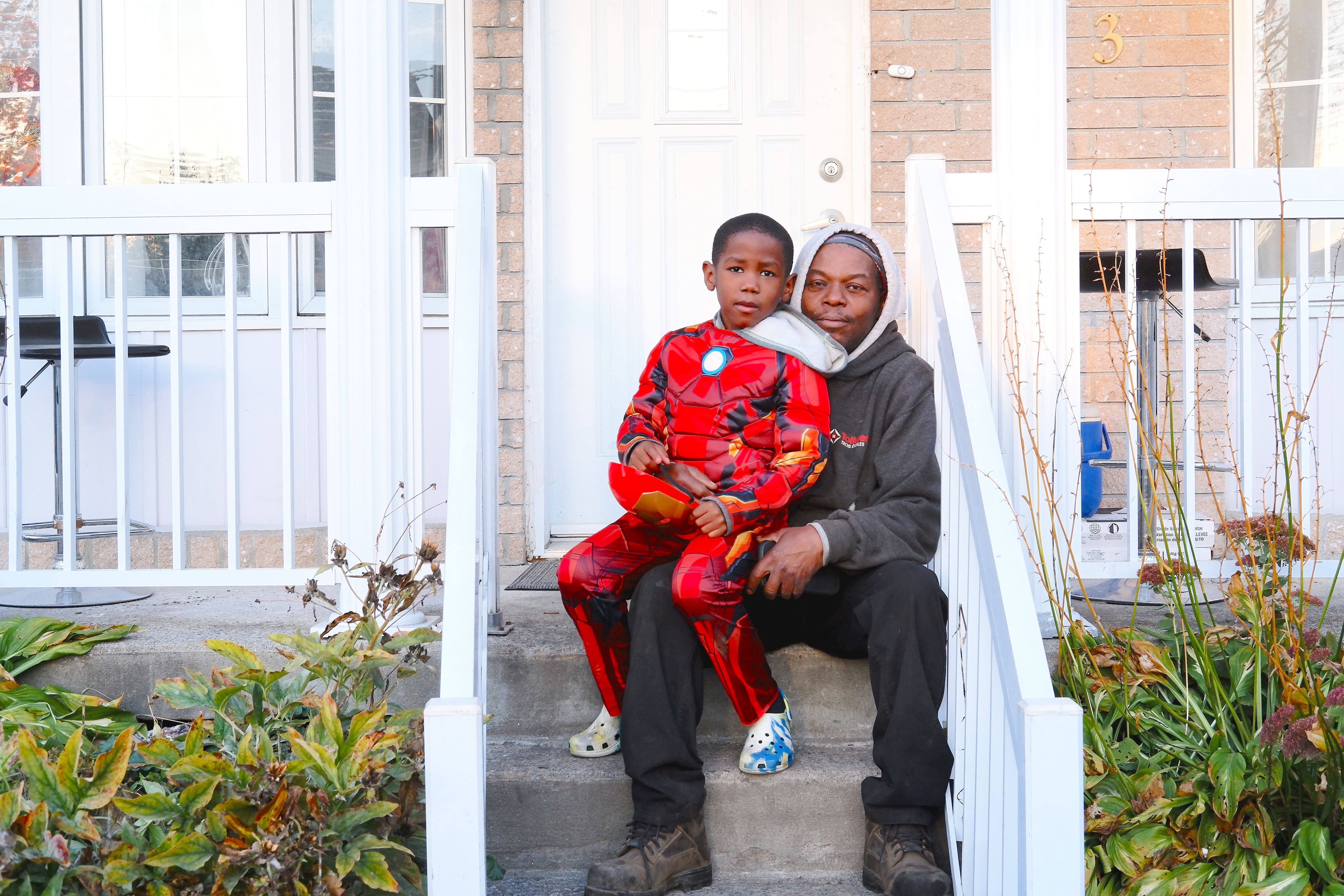 Un père de famille craint pour la sécurité de sa femme coincée en Haïti alors qu&rsquo;elle attend après l&rsquo;immigration depuis 17 mois