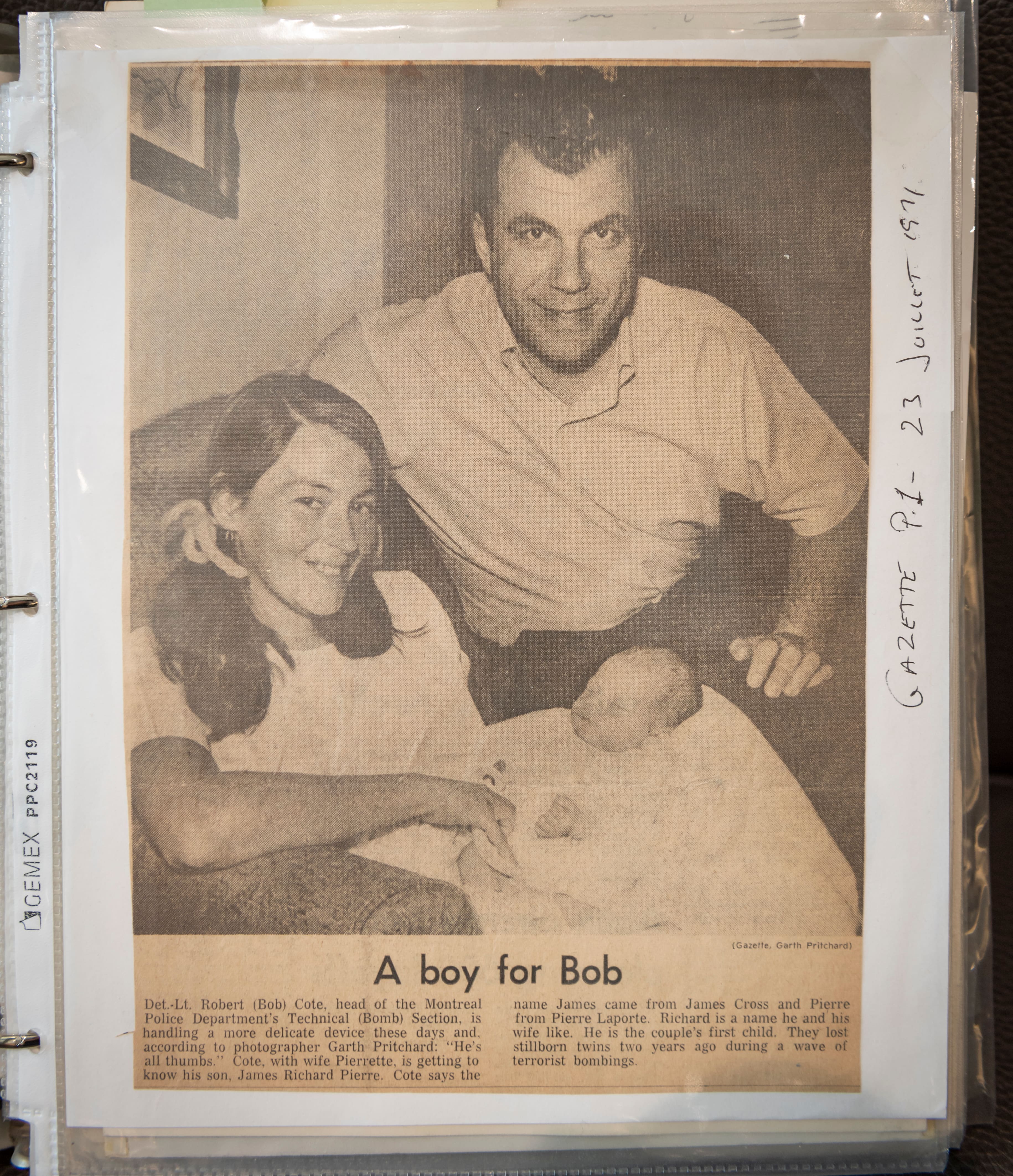  une photo de son épouse Pierrette et lui, en 1971, après la naissance de leur fils. L’enfant conçu peu après la crise d’Octobre a été nommé Pierre-Richard, en l’honneur de Pierre Laporte, enlevé et tué en octobre 1970, et de James Richard Cross, enlevé à la même période.