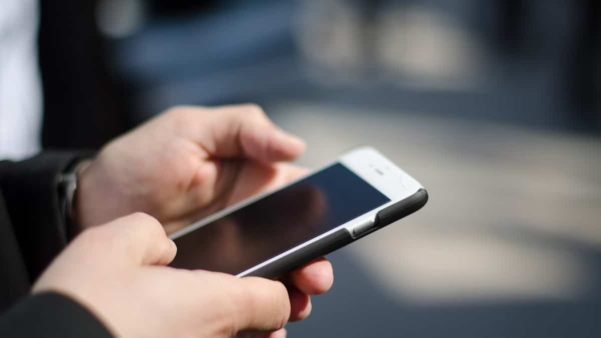 Cellulaire à l’école: Québec «n’a pas changé grand-chose»