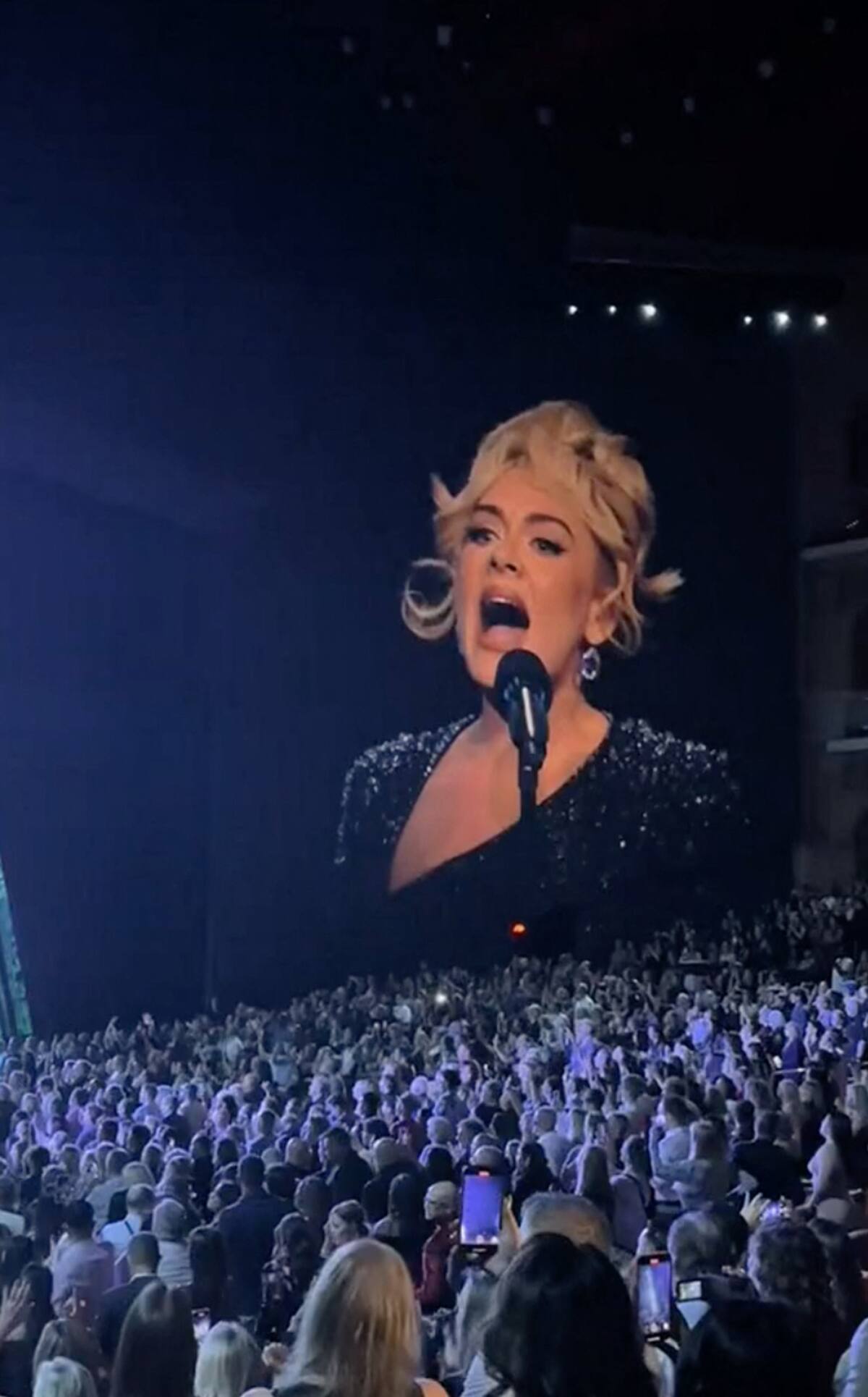 Adele remercie ses fans pour souligner la fin de sa résidence à Vegas | JDM