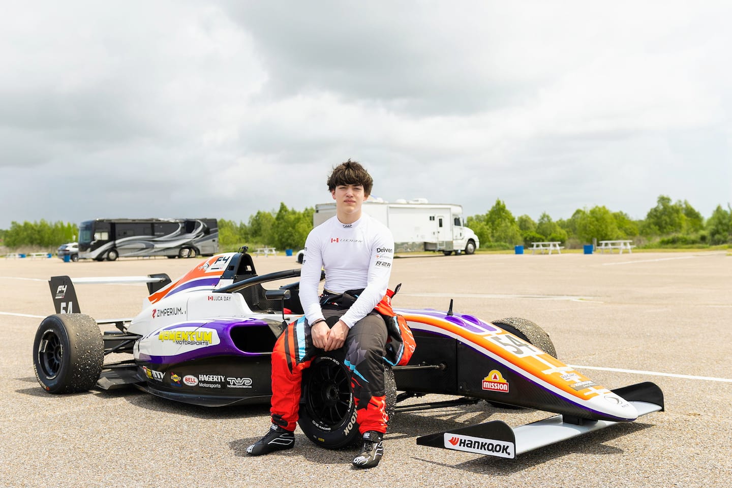 Le pilote québécois Luca Day face à un choix crucial pour sa carrière