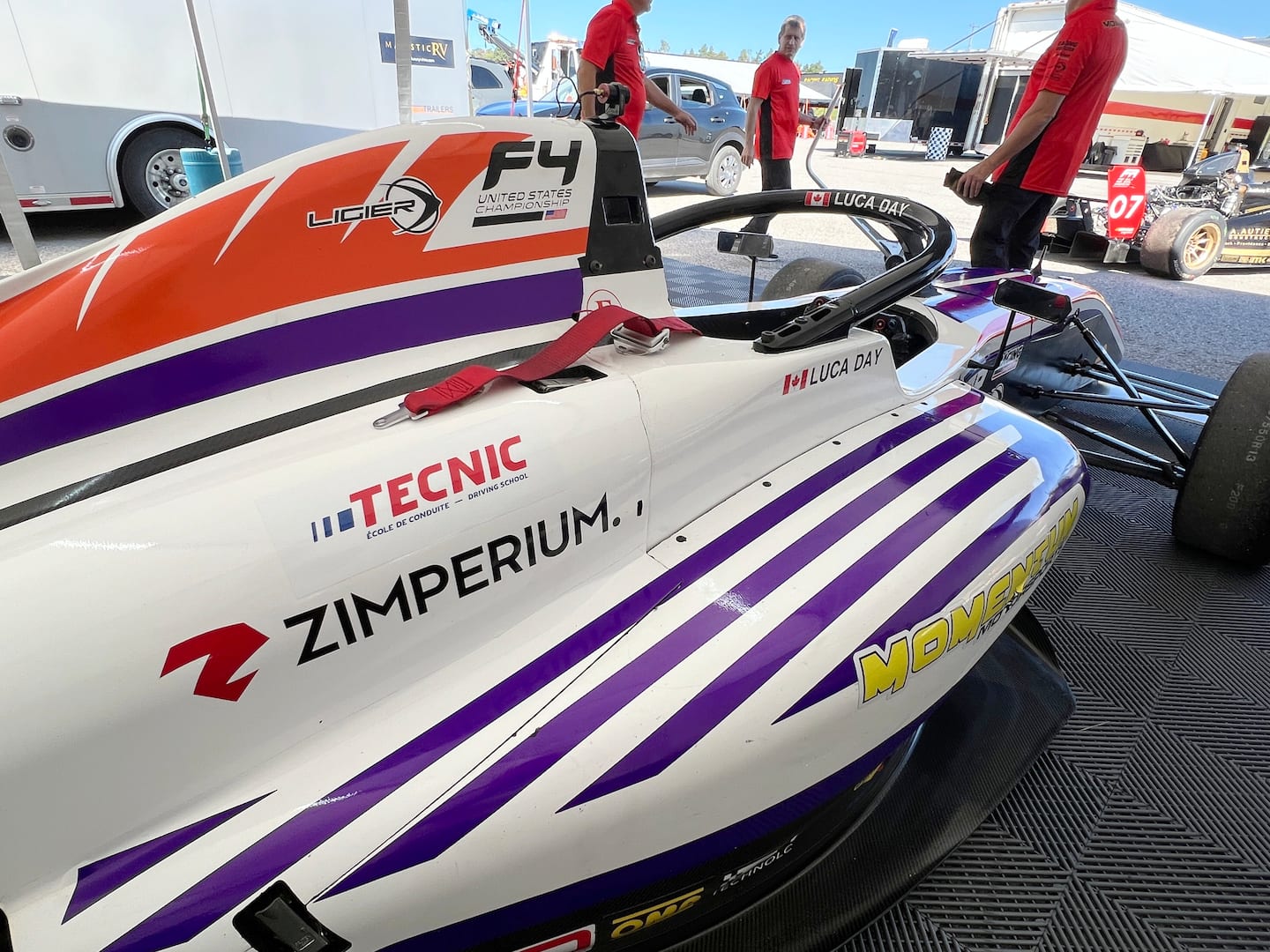 Un jeune pilote montréalais de 16 ans atteint 240 km/h sur circuit