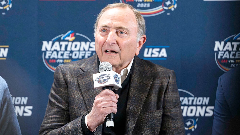 Les tarifs douaniers pourraient faire mal à la LNH, selon Gary Bettman