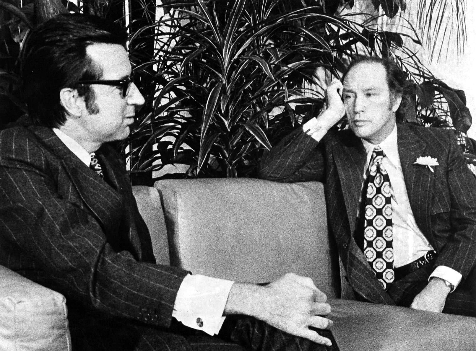Pierre Elliott Trudeau durant un entretien avec Robert Bourassa pendant la crise d’octobre en 1970.