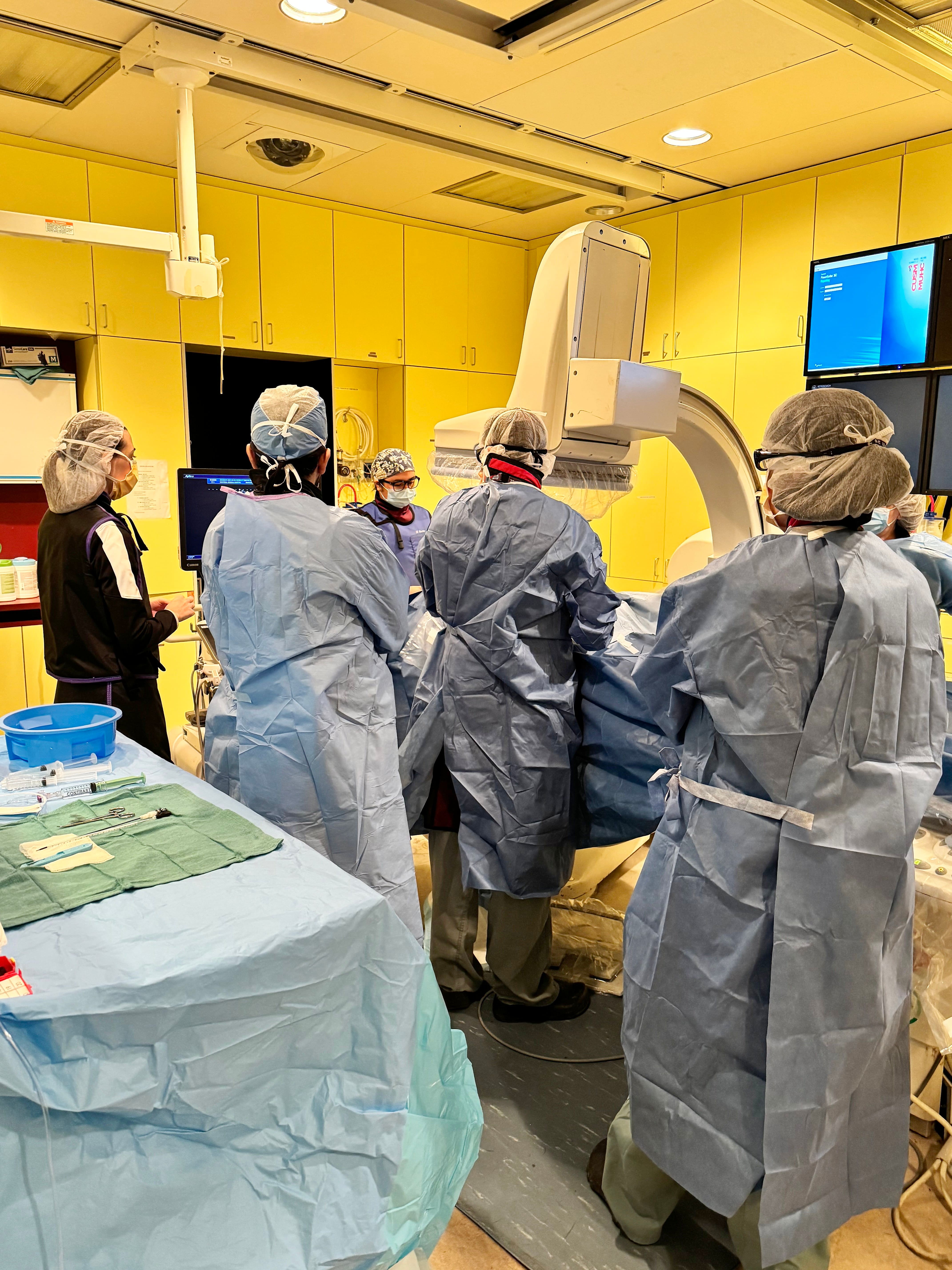 «C’est fou»: un appareil de radiologie d’une autre époque pour opérer les patients à l’Hôpital général de Montréal