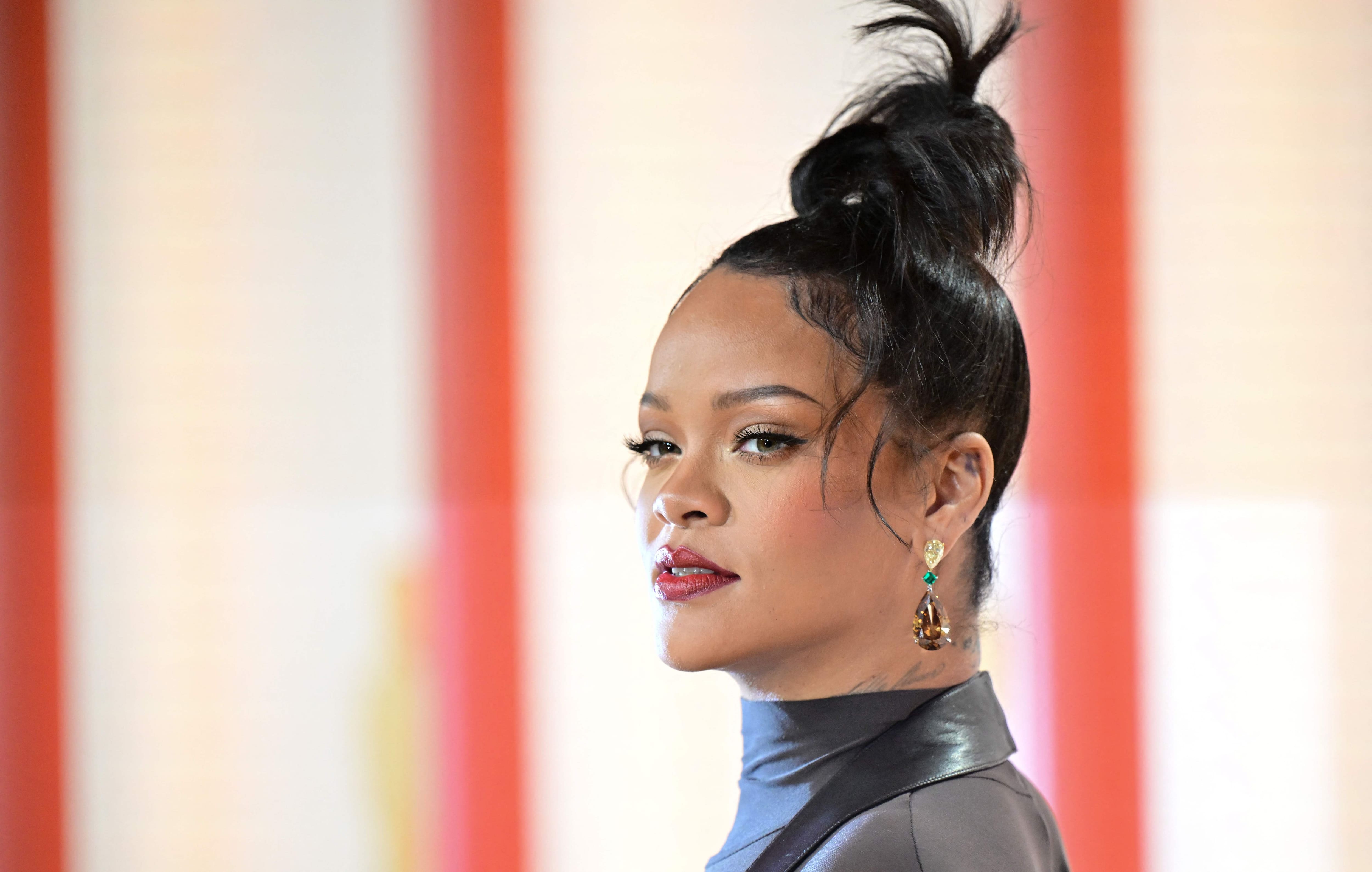 Une femme accus&eacute;e de tentative de meurtre apr&egrave;s avoir pr&eacute;sum&eacute;ment tir&eacute; sur la maison de Rihanna