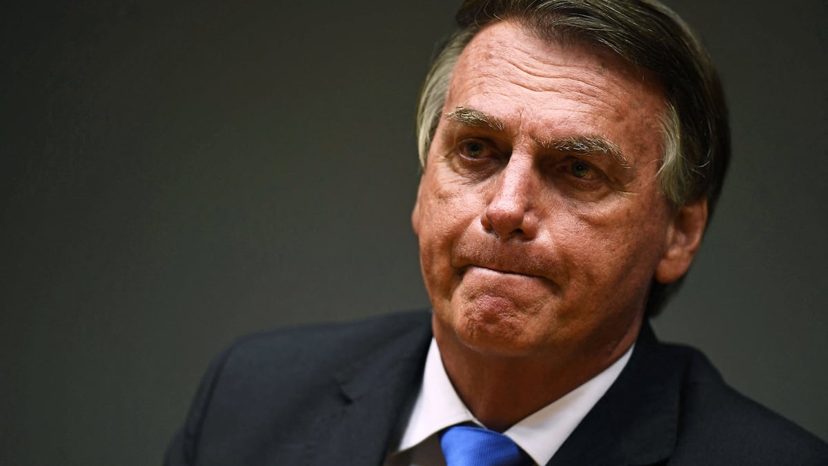 Jair Bolsonaro lie le vaccin contre la COVID-19 au sida dans une vidéo