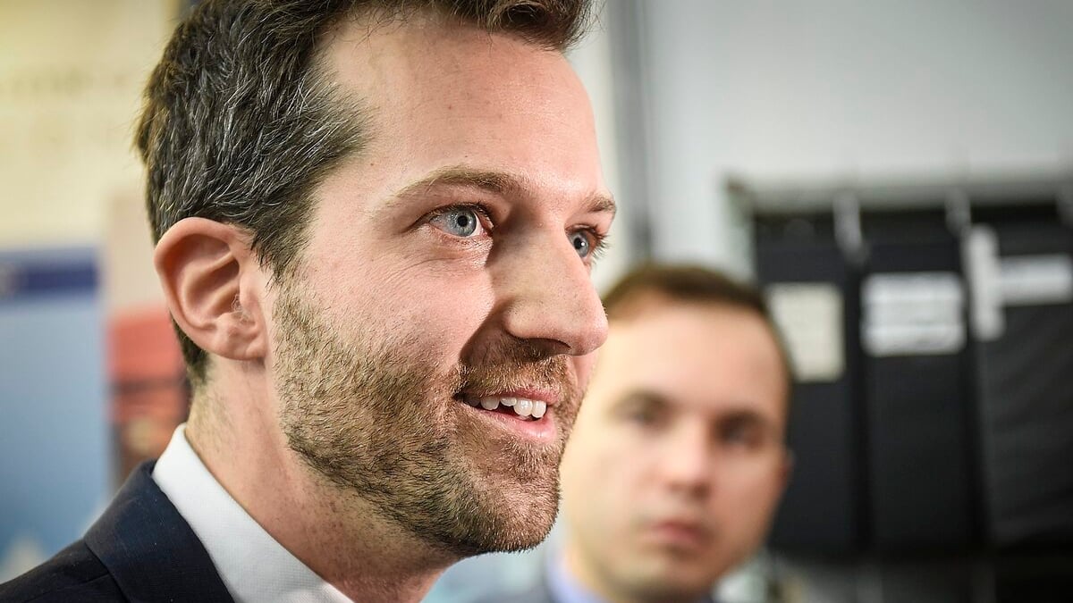 Tensions au Parti Libéral du Canada: un coup de tonnerre nommé Lightbound