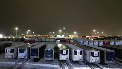 Des camions stationnés à Brampton, en Ontario.