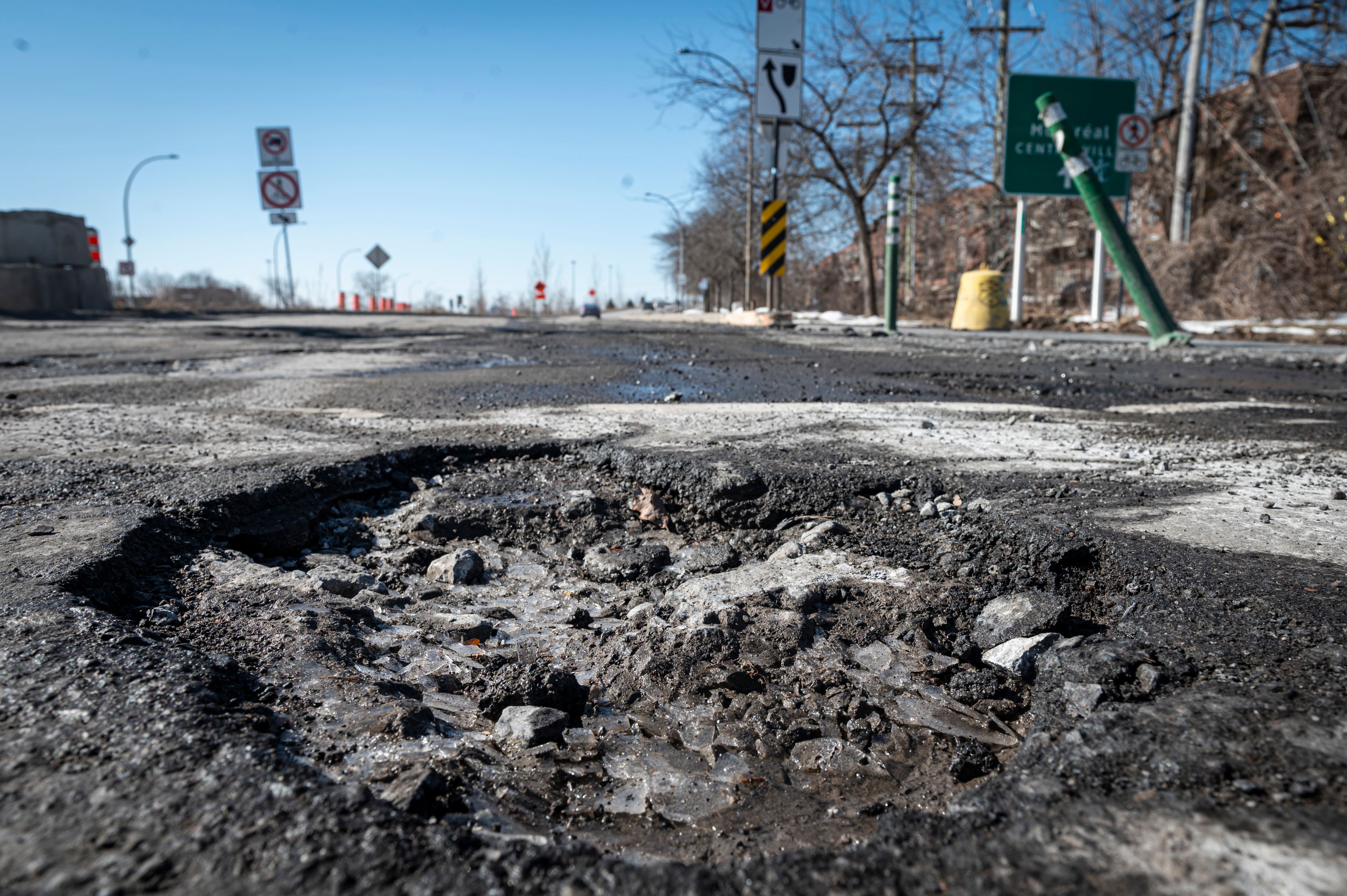 [SONDAGE] Nos routes en déroute: un Québécois sur deux favorable aux péages routiers