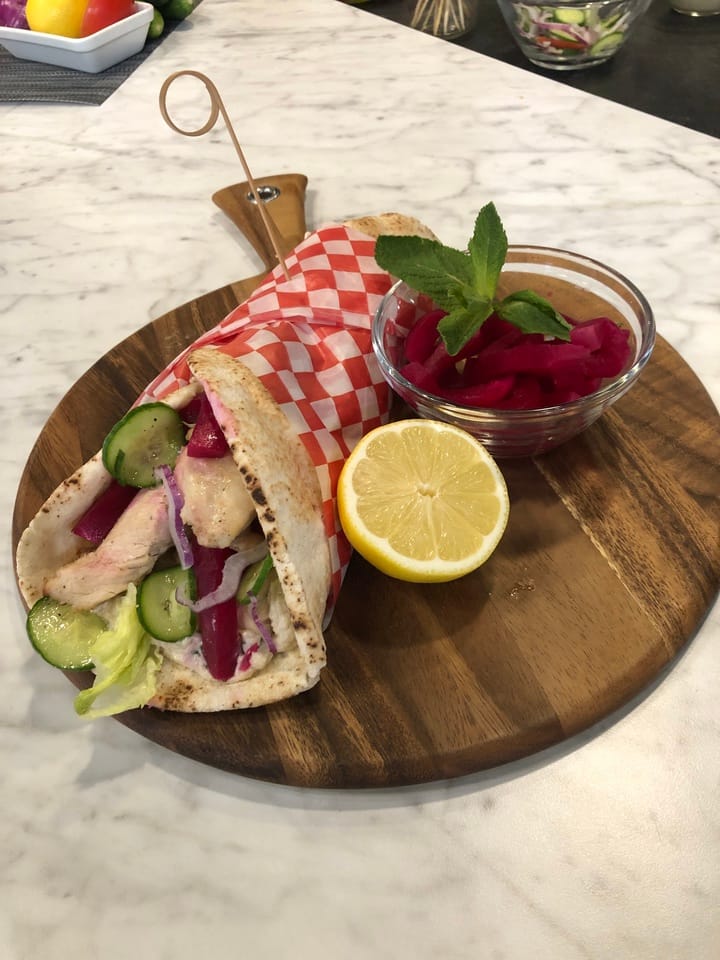 Sandwich shish taouk, baba ganoush