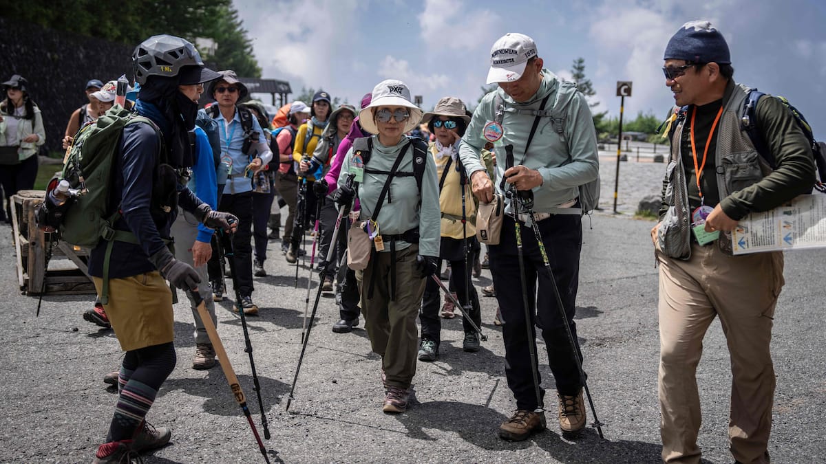 Japan: two dead on Mount Fuji, 99-year-old woman rescued Japan: two dead on Mount Fuji, 99-year-old woman rescued