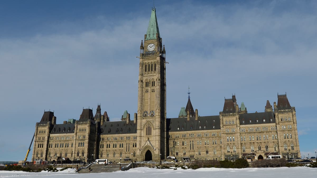Ottawa élargit l’admissibilité de certaines prestations pour répondre à Omicron