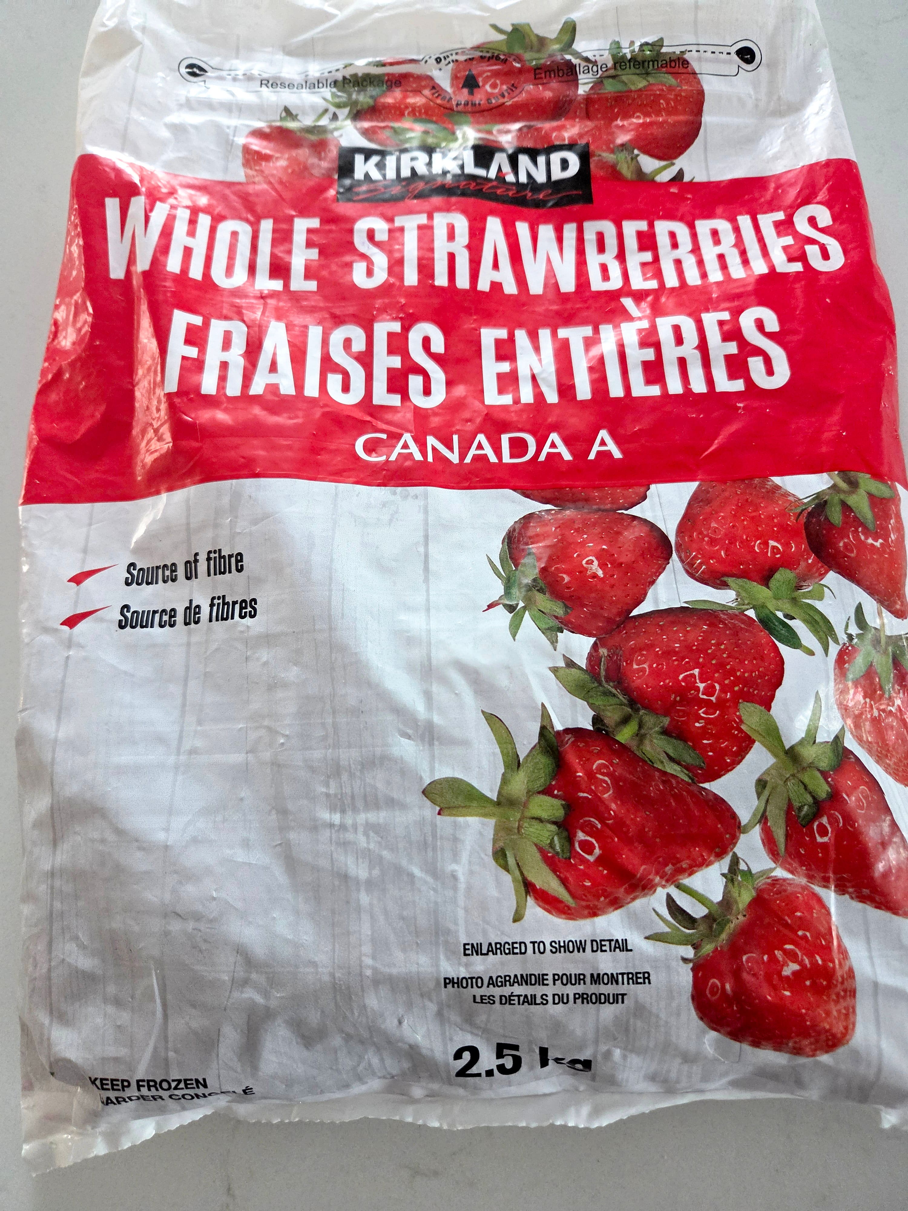 De nombreux produits américains affichent un emballage trompeur et laissent croire qu’ils proviennent du Canada, un phénomène appelé «maplewashing». Le 10 septembre 2026, c’était les fraises Kirkland de Costco qui semaient la confusion.
