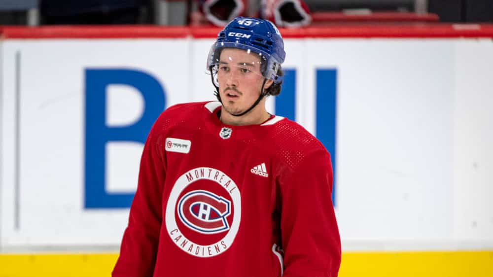 Canadien: Rafaël Harvey-Pinard avec un chandail régulier à l'entraînement