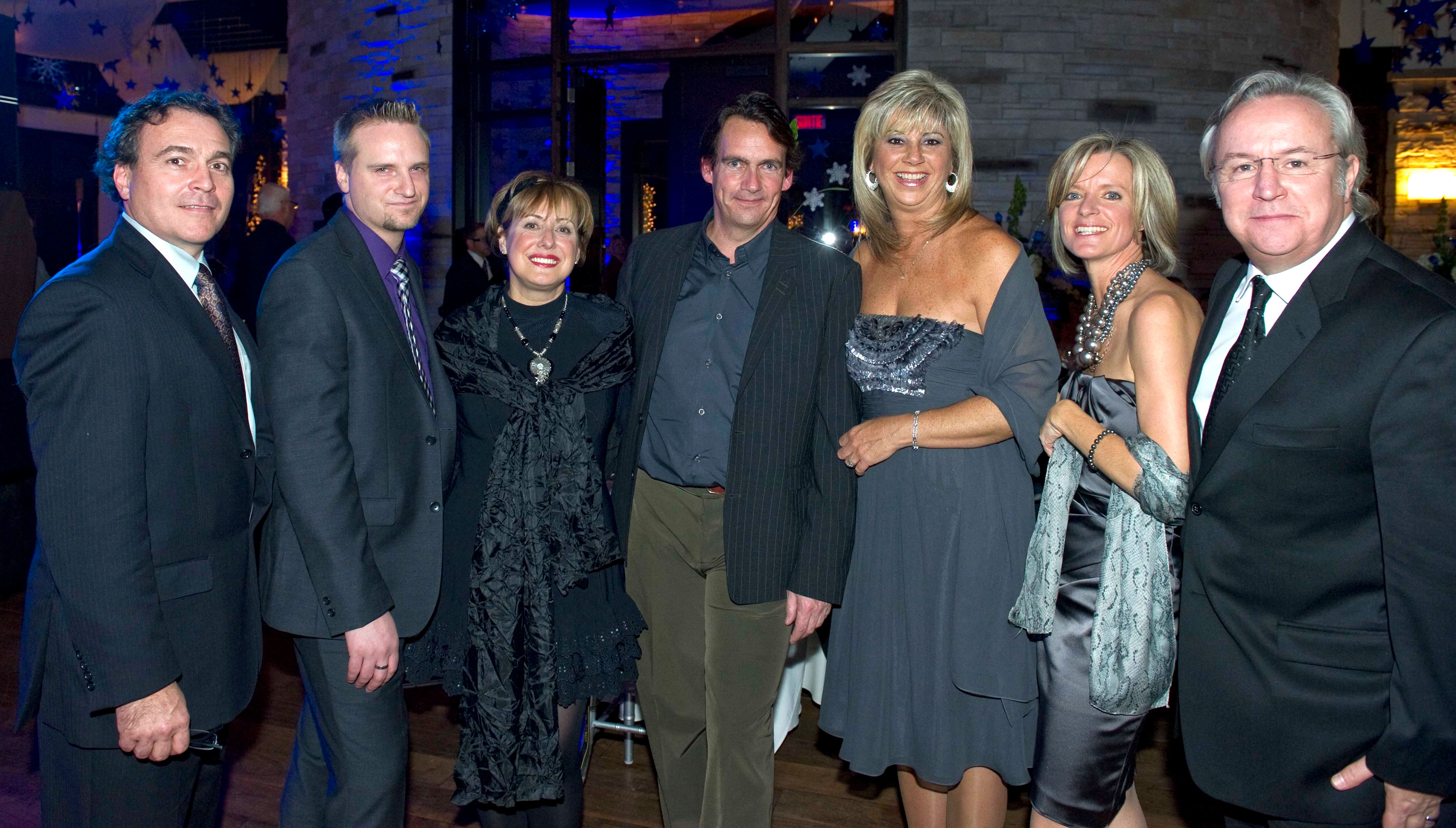 Molti colleghi del Journal et de Québecor à l'époque, dont Dany Doucet, Dany Bouchard, Michelle Coudé-Lord, Pierre Karl Péladeau, Lyne Robitaille, Denise Lareau et Gilles Lamoureux, hanno partecipato alla soirée.
