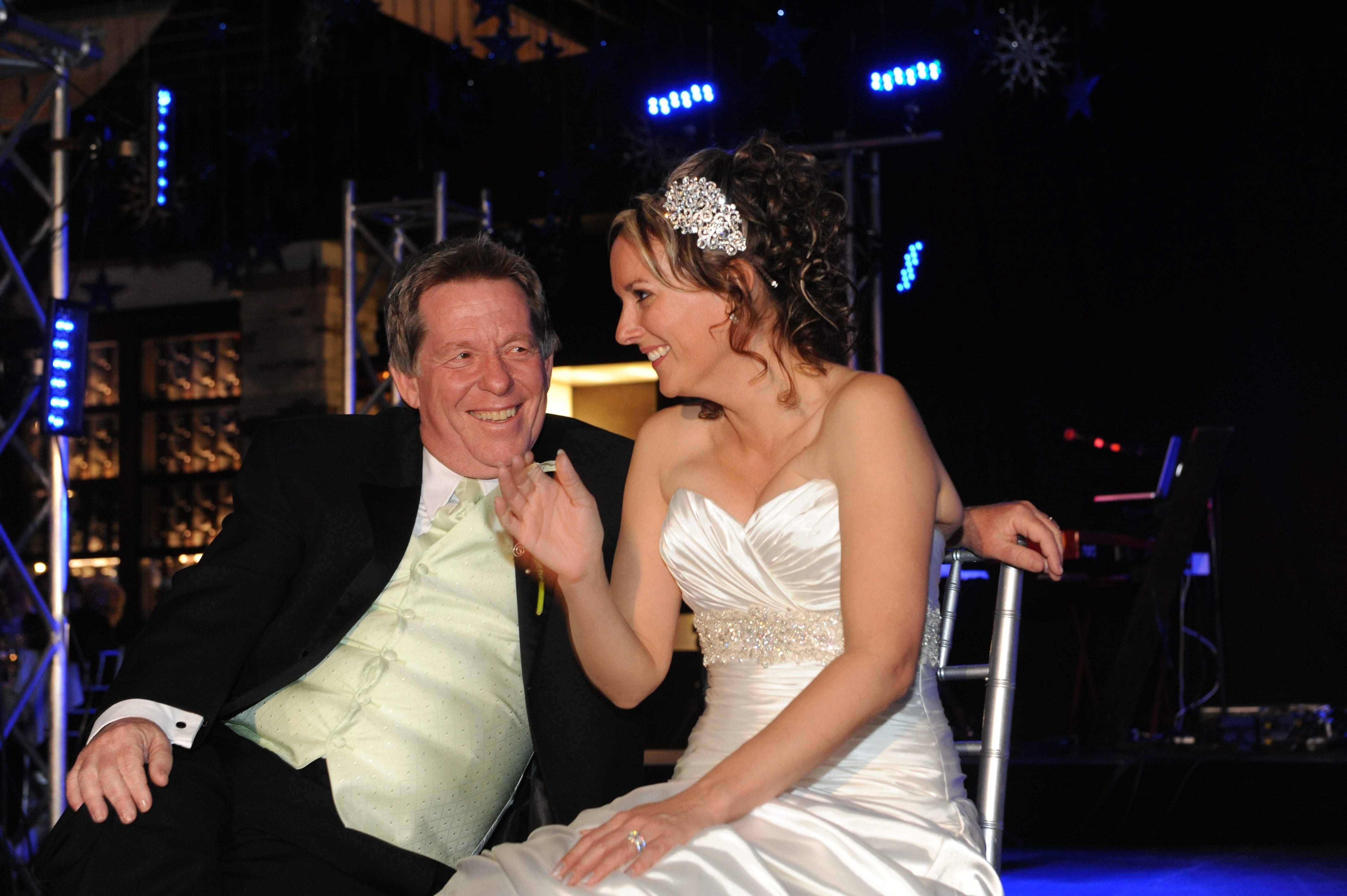 Rodger Brulotte et son épouse, Pascale Vallée, pendente la fête qui a suivi leur mariage, le 20 novembre 2010, au Club de golf Le Mirage