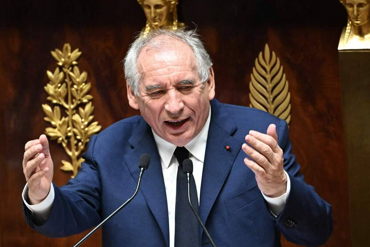 Le gouvernement Bayrou renvers&eacute; par une motion de censure