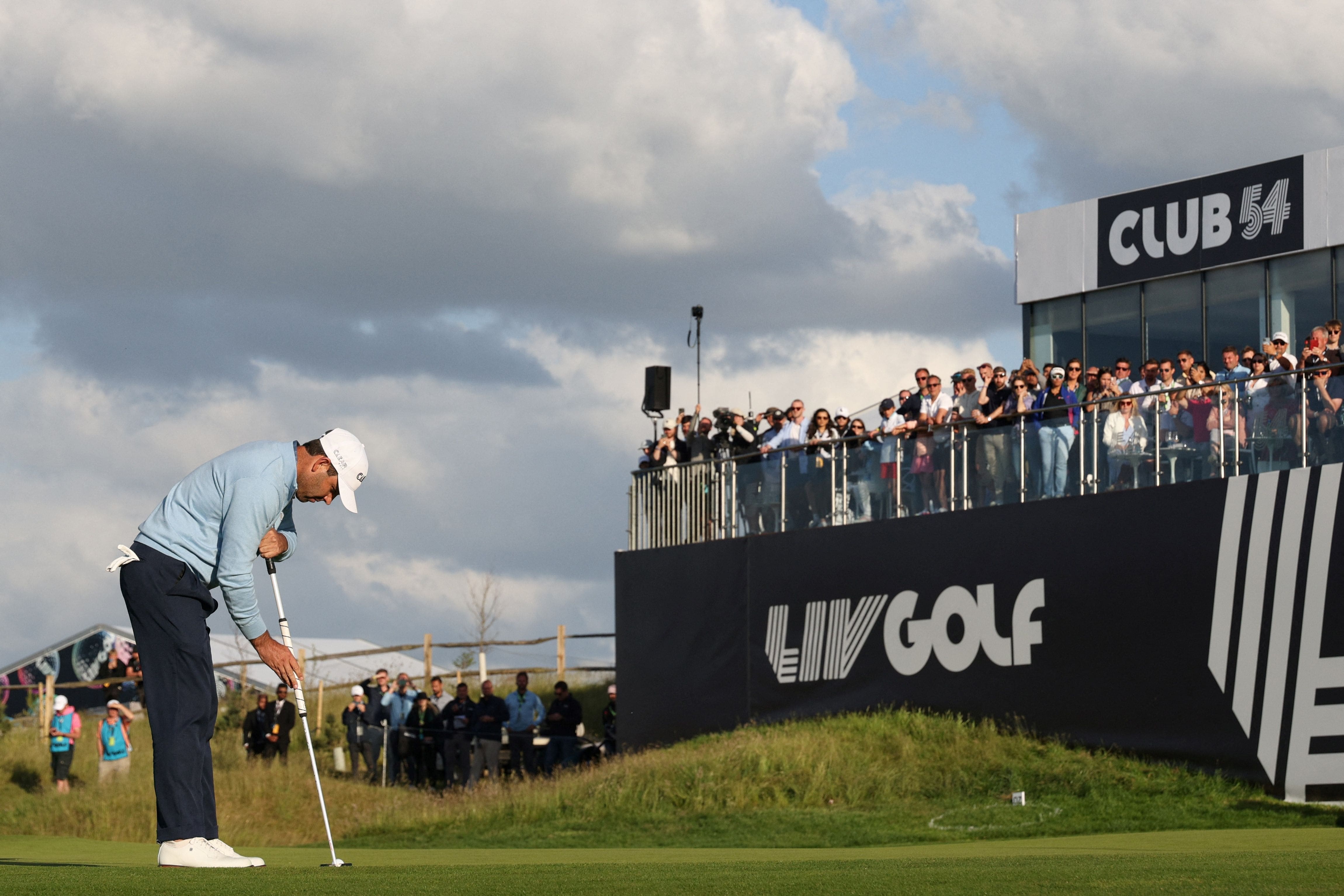Golf: le fonds souverain saoudien se retire du circuit LIV, son avenir plus précaire