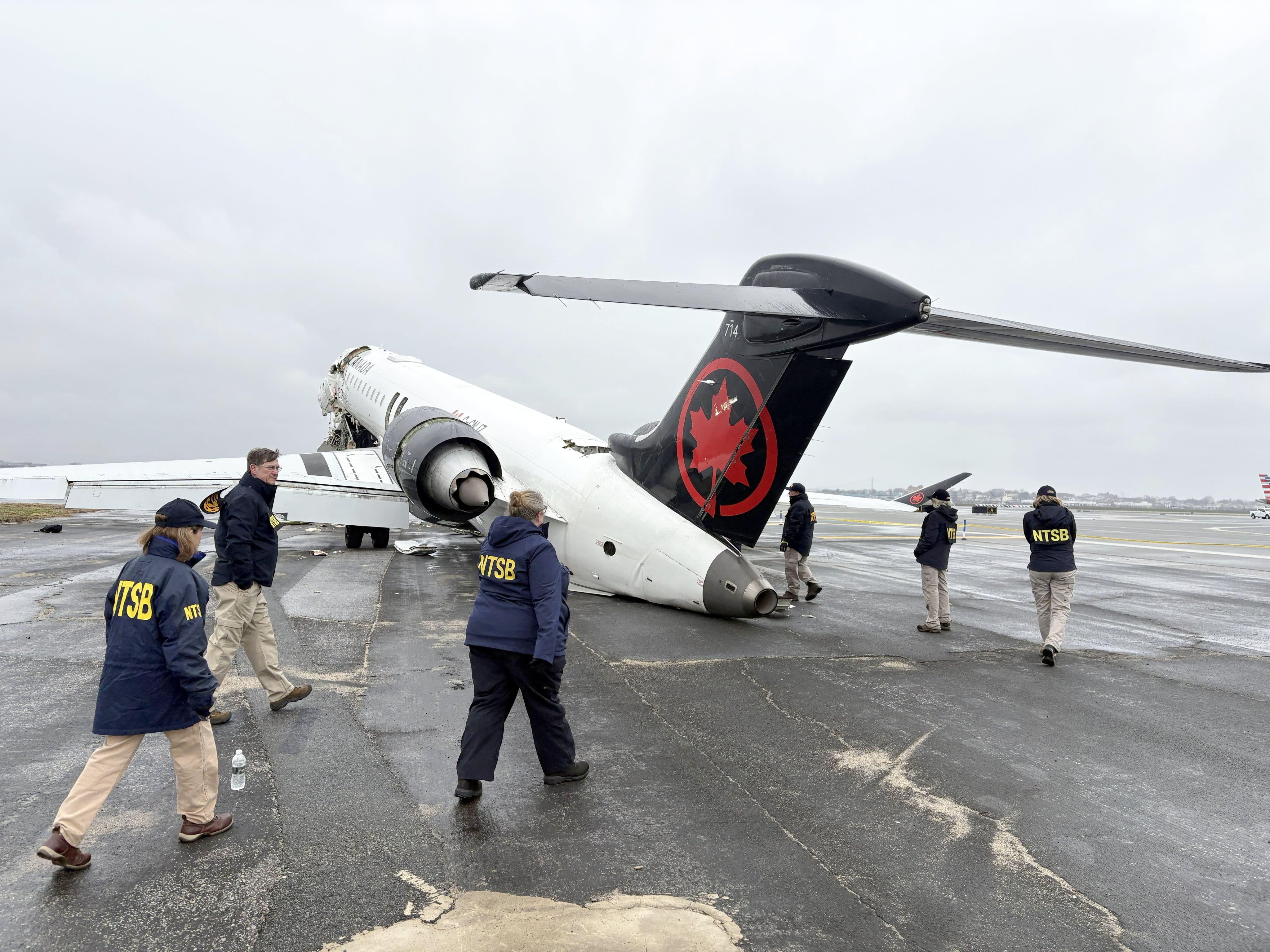 Collision &agrave; LaGuardia: six personnes toujours hospitalis&eacute;es, selon Air Canada