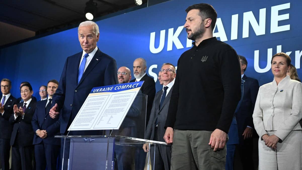 Biden annonce le «président Poutine» au moment d'accueillir Zelensky, avant de se reprendre