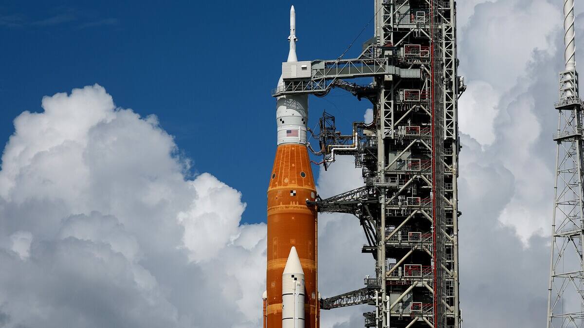 “It’s a return to the moon”: Rocket expected to lift off at Cape Canaveral “It’s a return to the moon”: Rocket expected to lift off at Cape Canaveral